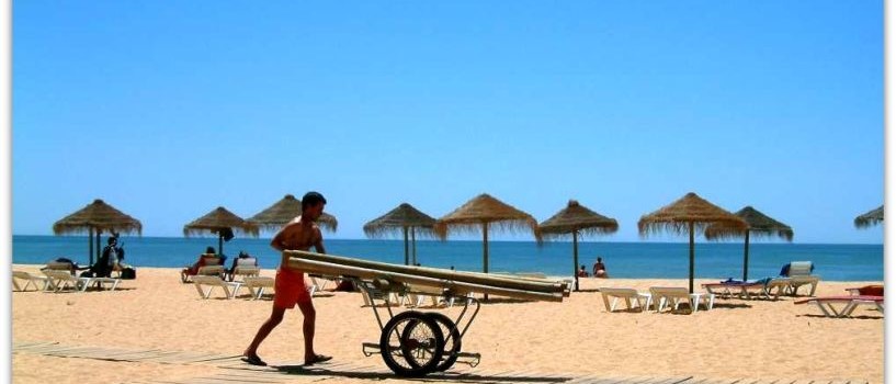 Packen Sie Ihre Familie in den Urlaubskoffer und genießen Sie die Wassersportmöglichkeiten in Vilamoura