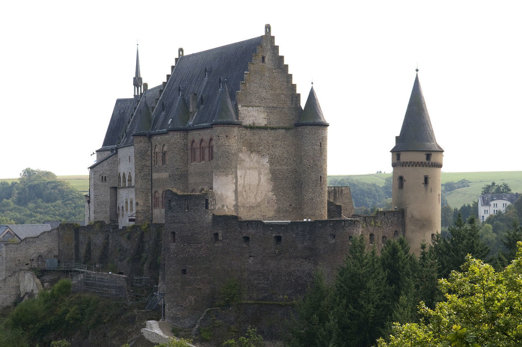 By Michal Osmenda from Brussels, Belgium - Château de Vianden, CC BY-SA 2.0, https://commons.wikimedia.org/w/index.php?curid=24417190