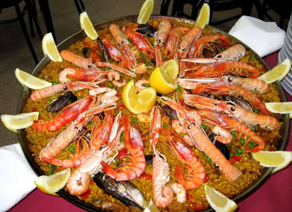 Paella Valenciana by Manuel Martín Vicente, CC BY 2.0, https://commons.wikimedia.org/w/index.php?curid=1615781