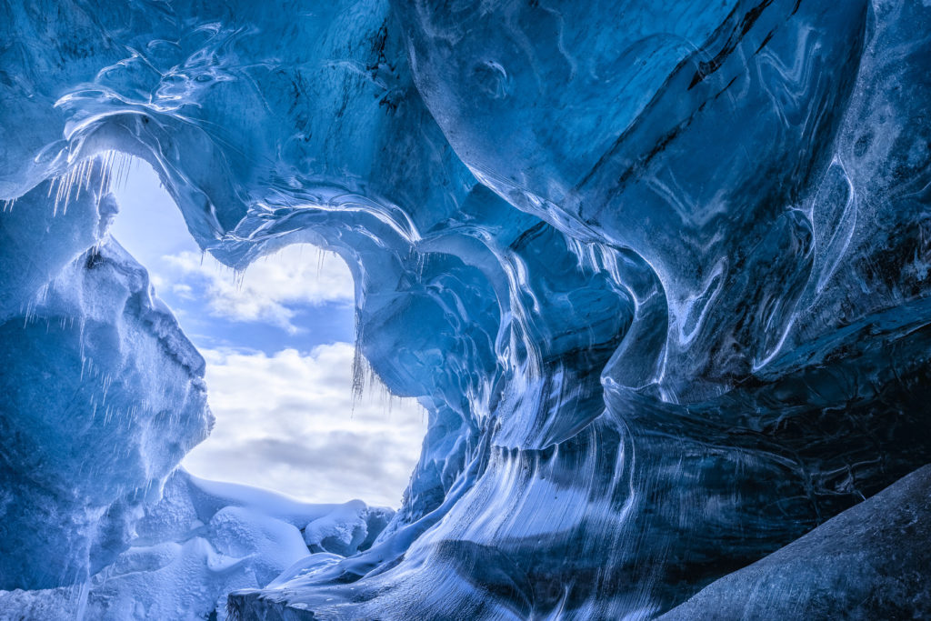 Blauw gletsjer grot in IJsland