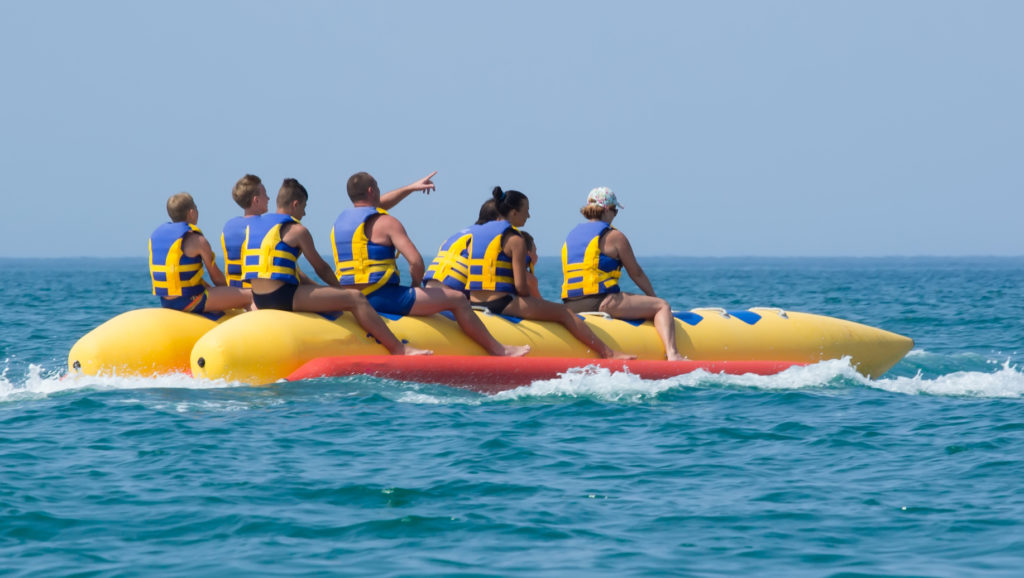 Bananen-Boot-Fahrten beginnen bei € 10,80 für 10 Minuten. Sitze bis zu 8 Personen.