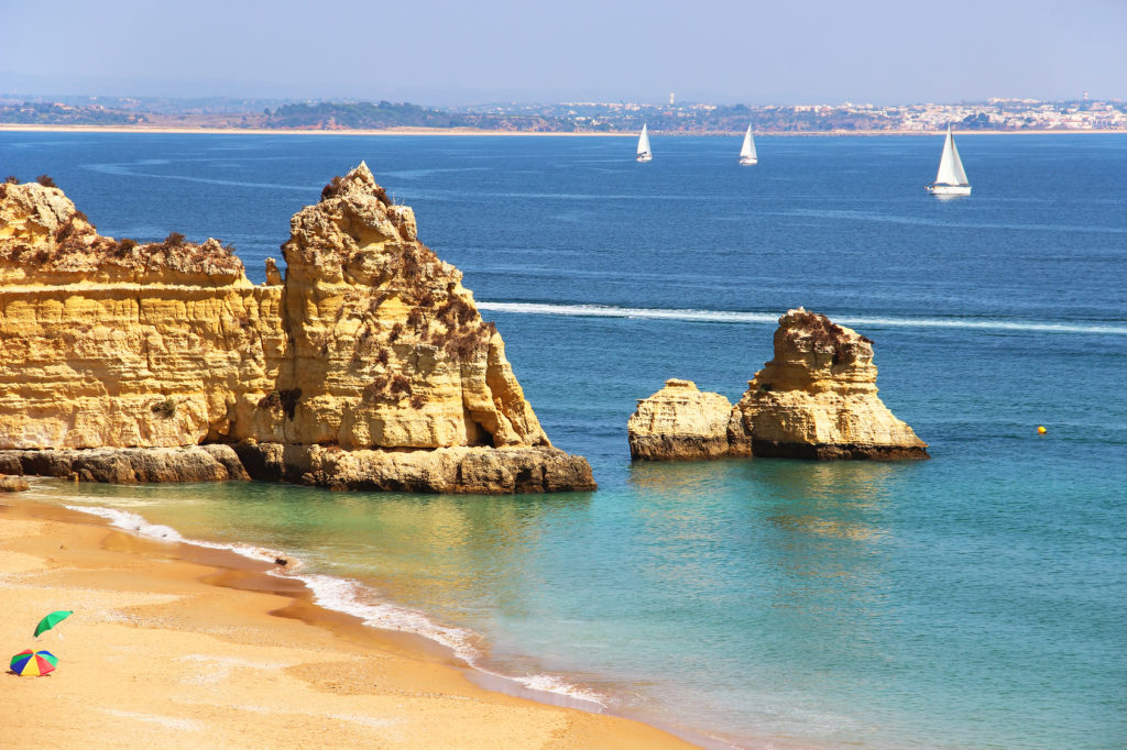 Portugal is een paradijs voor zon liefhebbers in de zomer tussen juni en september.