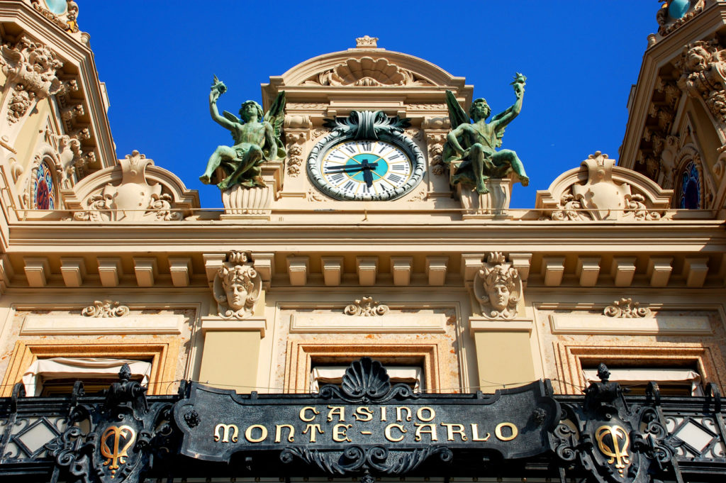 Monte Carlo Spielcasino, alte Uhr mit Skulpturen
