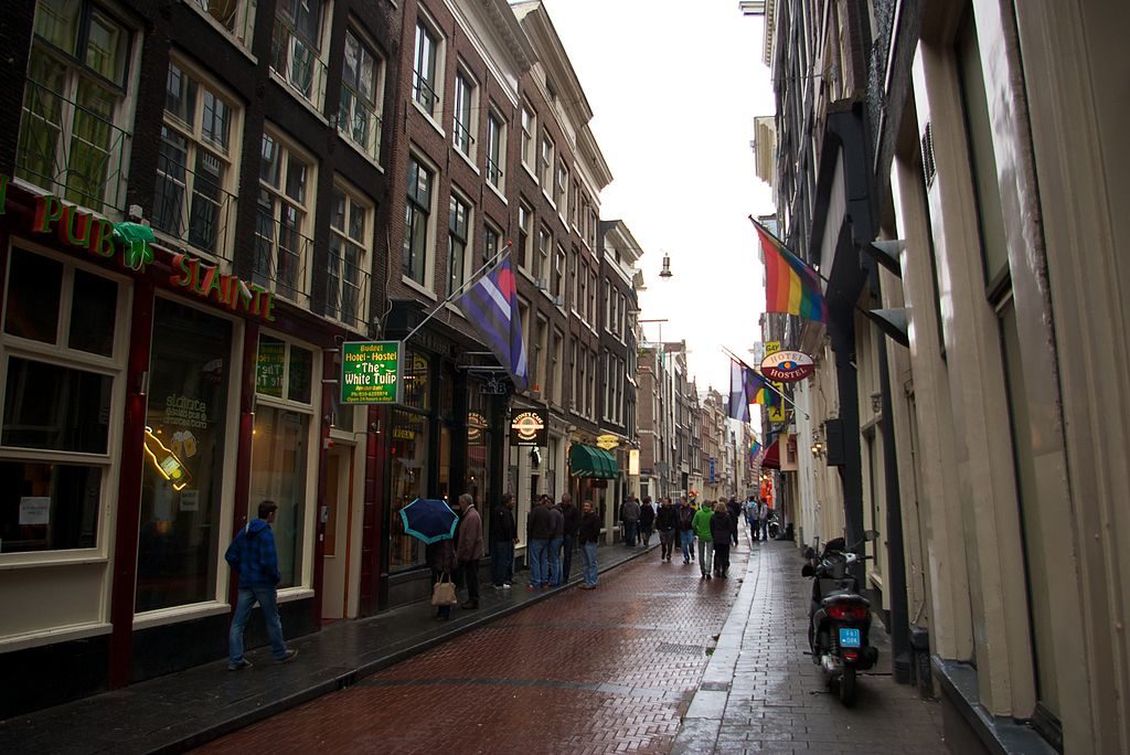 1024px-warmoesstraat_amsterdam