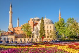 Visita Sultanahmet, la parte histórica de Estambul, y participa de sus costumbres locales