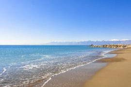 Lara Beach: diversión garantizada, día y noche, en el sur de la costa turca