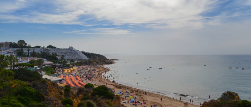 Praia da Oura: un endroit parfait pour les jeunes adultes