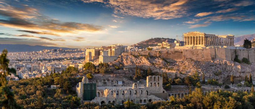 Reaviva tu romance paseando por las icónicas calles de Atenas