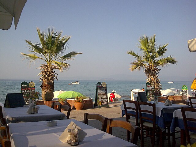 Restoran na obali - panoramio.jpg