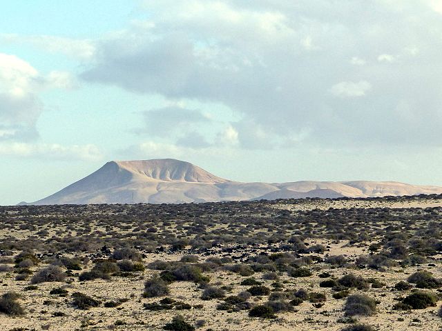 Corralejo montaña roja2.jpg