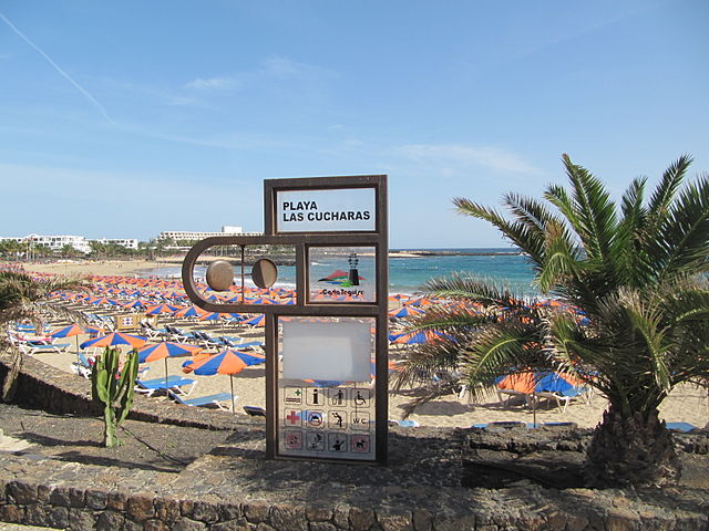 Lanzarote - Playa Las Cucharas.jpg