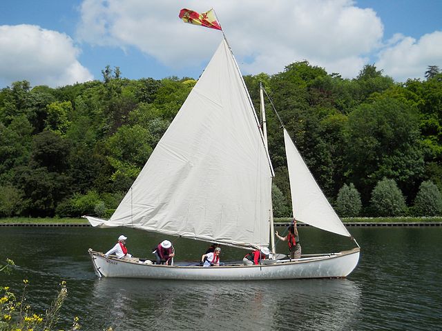 Whaleboat Molly sailing near Henley on Thames 21stMay2011DSCN0276v2.jpg
