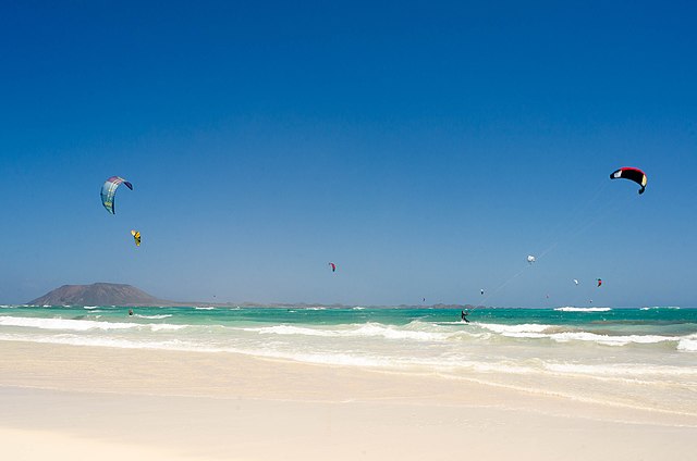 Flag Beach (Kite Beach) Corralejo Fuerteventura (33896528842).jpg