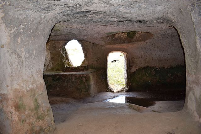 Cala Morell necropolis cave 5 (3).jpg